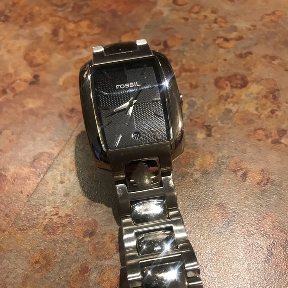 Silver w/ black face - Fossil women’s watch - Picture 7 of 7